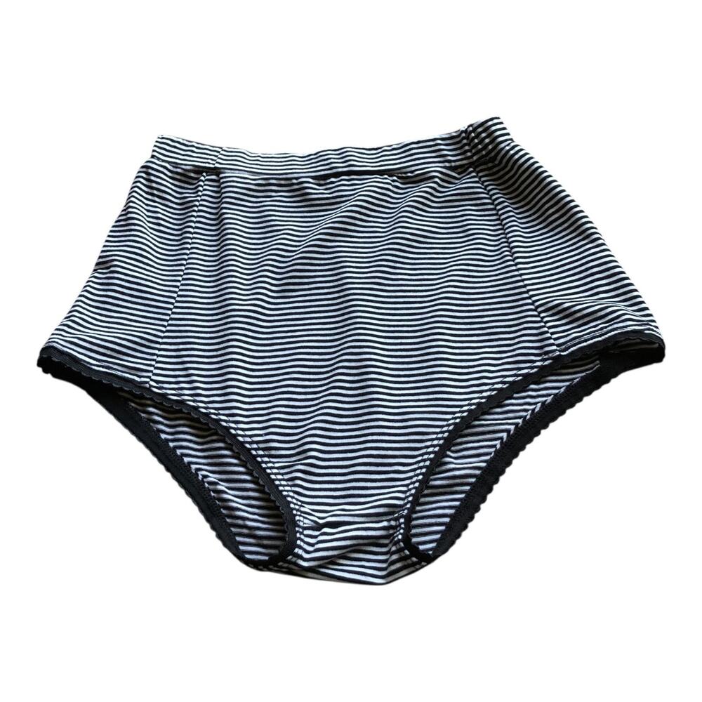 POL High Waist Black White Stripe Bloomer Shorts Lounge Stretch Casual Sz Small